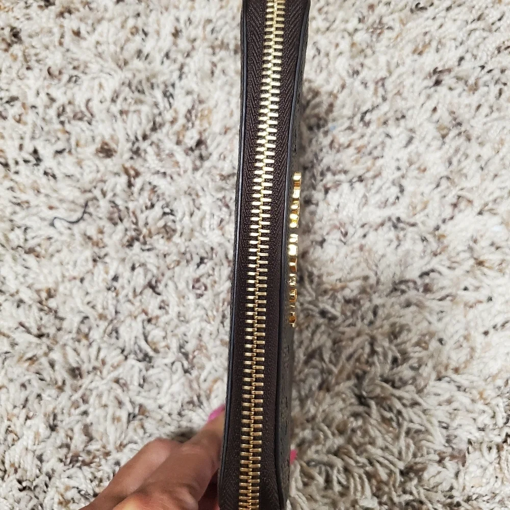 Micheal Kors Signature Wristlet